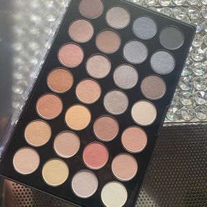 bh cosmetics Essential Eyes Palette